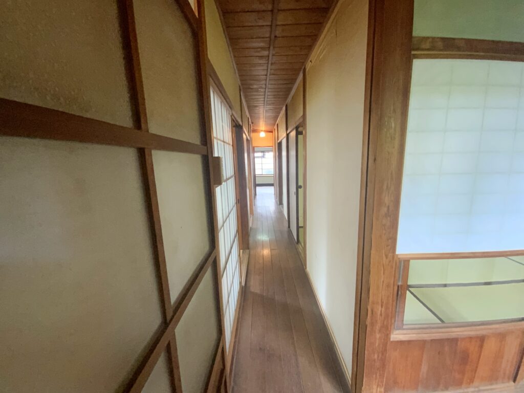 sakuragicho_hallway