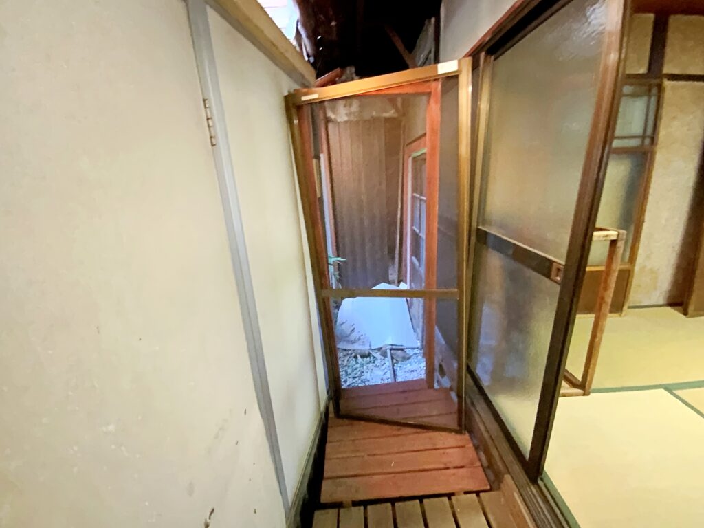 wakamiya-hallway