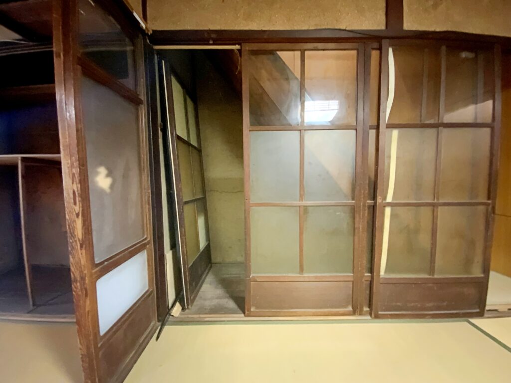 wakamiya-storage below stairs