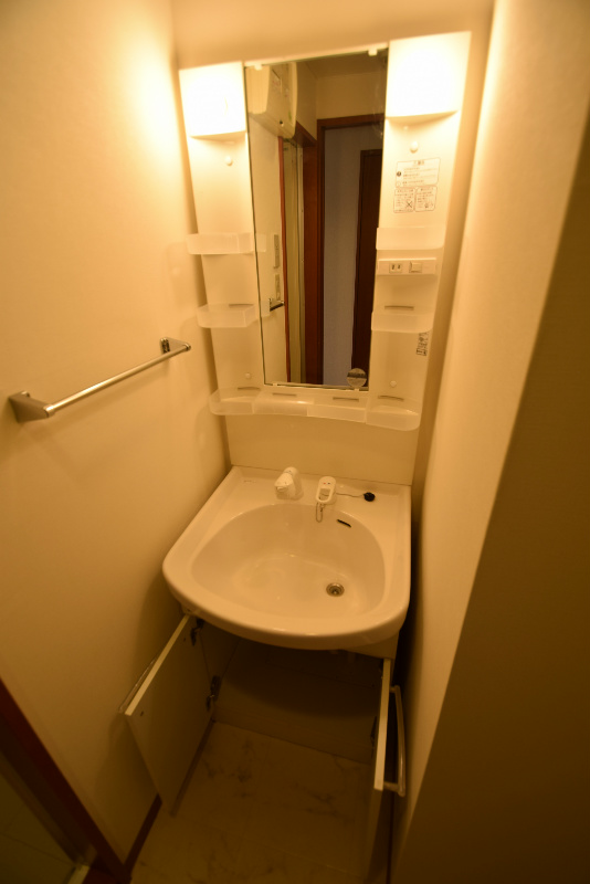 solare-wash stand
