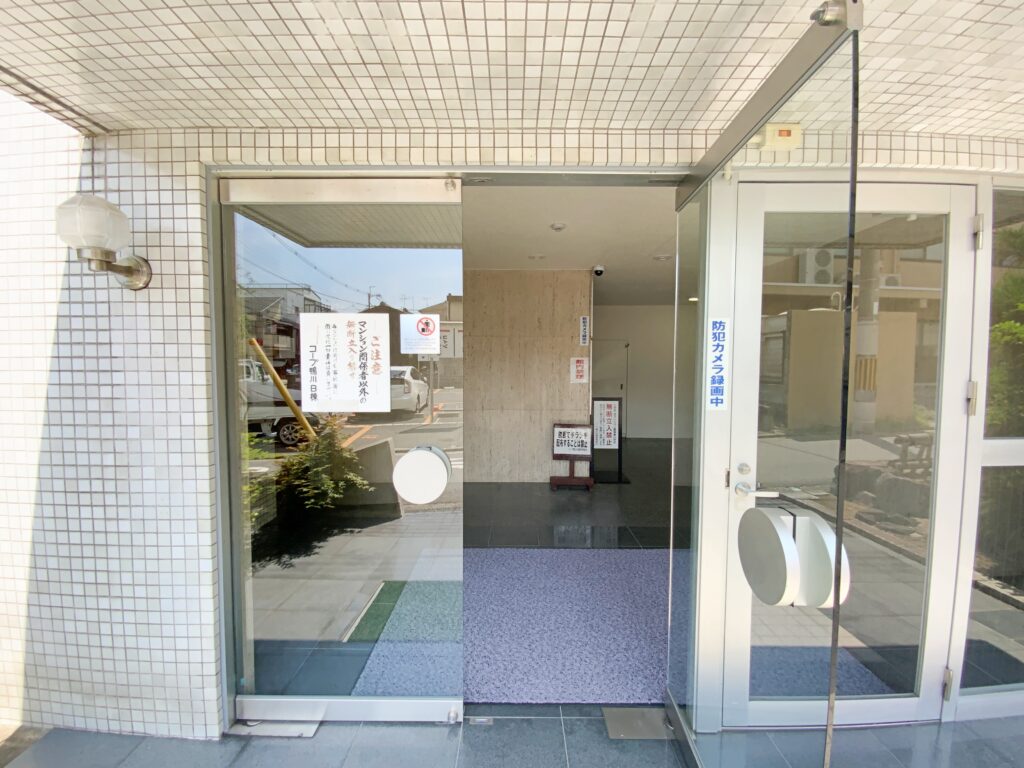 コープ鴨川B棟-入り口1