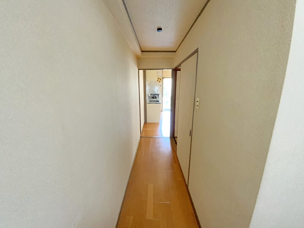 コープ鴨川B棟307号室-廊下1