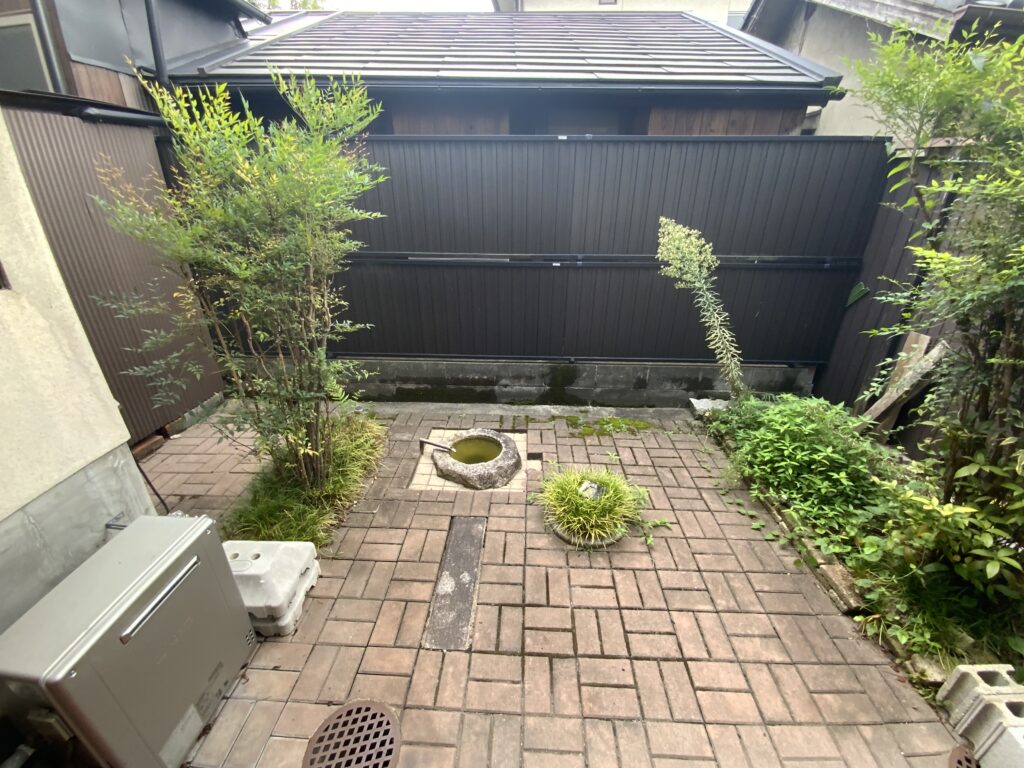 北白川久保田町の庭