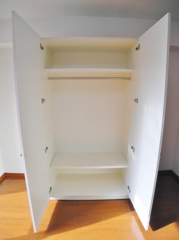 solare-closet