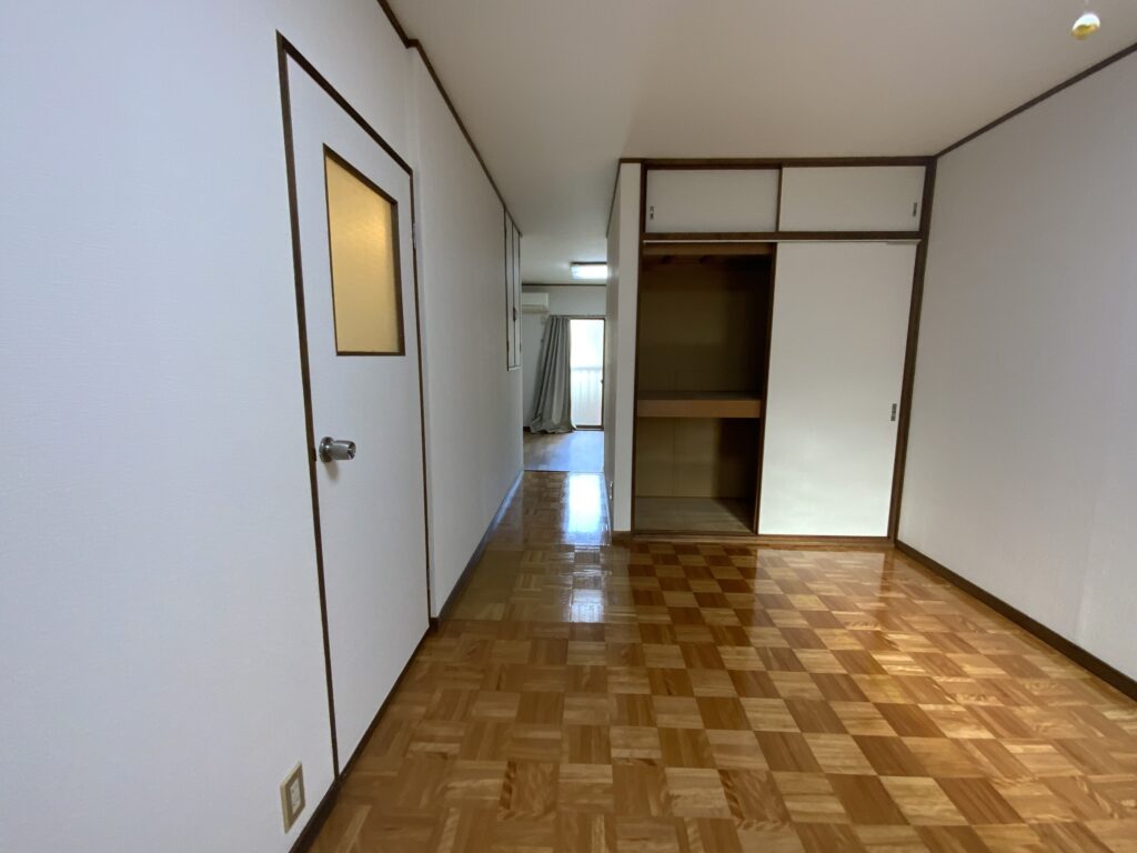 高野泉町-2階部屋1