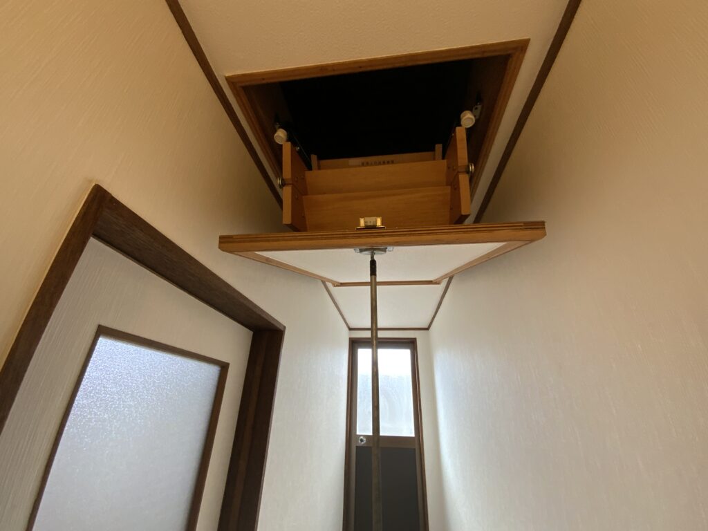 高野泉町-屋根裏2