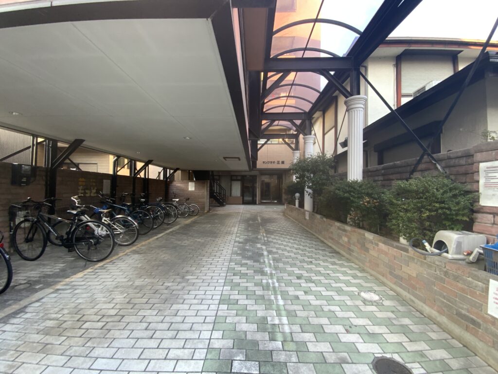 サンプラザ三越自転車置き場