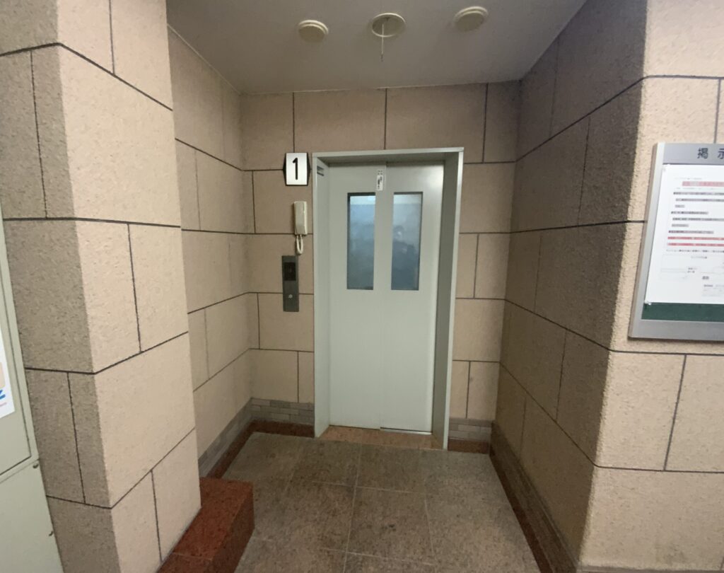 サンプラザ三越エレベーター