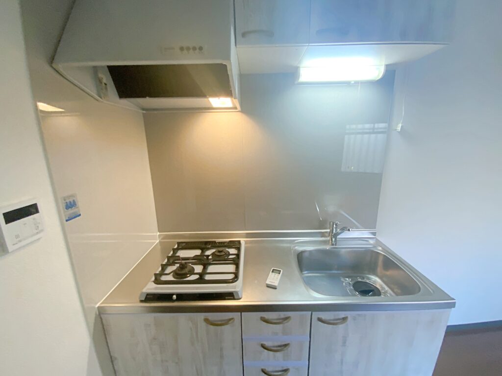 サンプラザ三越201号室キッチン1