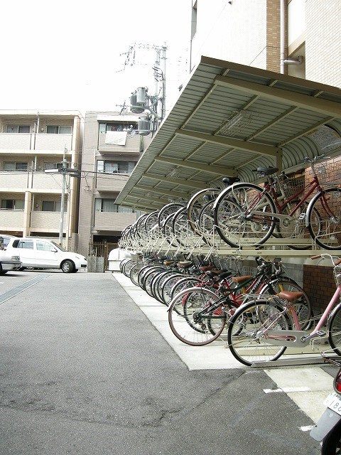 グランコスモ鴨川　駐輪場